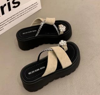 Sandalias plataforma con pedrería talla 39
