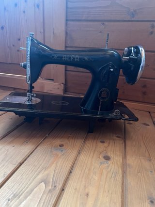 Lote 4 Máquinas de Coser Antiguas