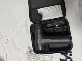 Pistola de masaje muscular con maletín y cargador