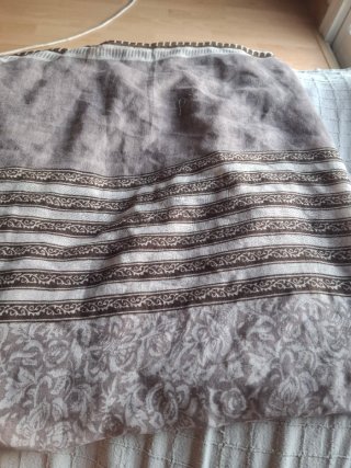 2 Camisetas Deportivas Grises.Y resto variado.
