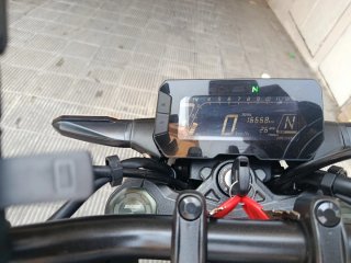 Honda CB125R Negra y Plateada