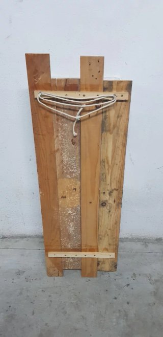 Estantería de madera rústica