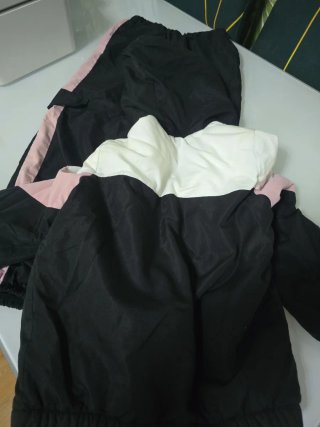 Chándal negro y rosa talla  10 Y