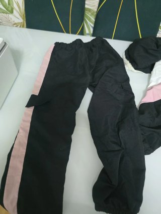 Chándal negro y rosa talla  10 Y