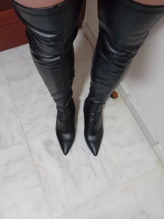 Botas altas estilo cuero por encima de la rodilla