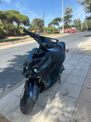 Yamaha Jog R Scooter Negra y Azul