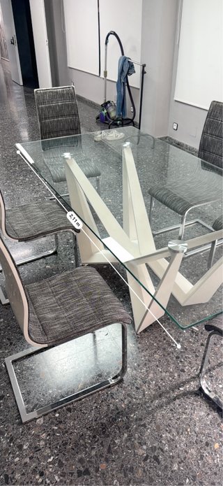 Mesa de cristal y 6 sillas comedor