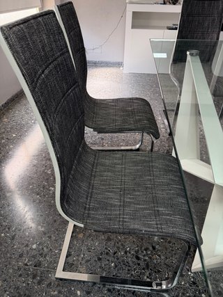 Mesa de cristal y 6 sillas comedor