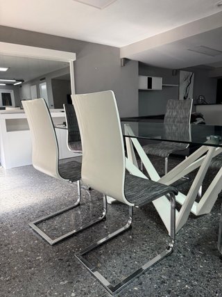 Mesa de cristal y 6 sillas comedor
