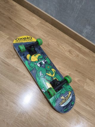 Skate Oxelo con diseño de cocodrilo