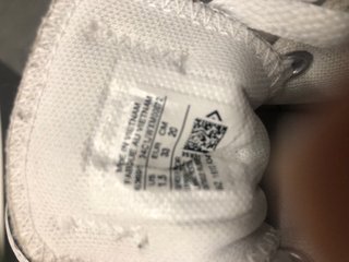 Zapatillas Converse Grises y Blancas
