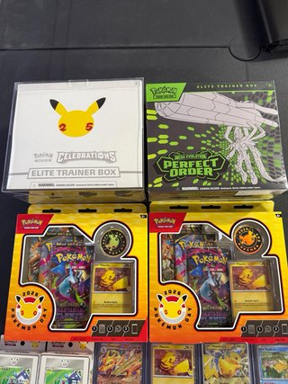 Caja Entrenador Pokémon Celebrations