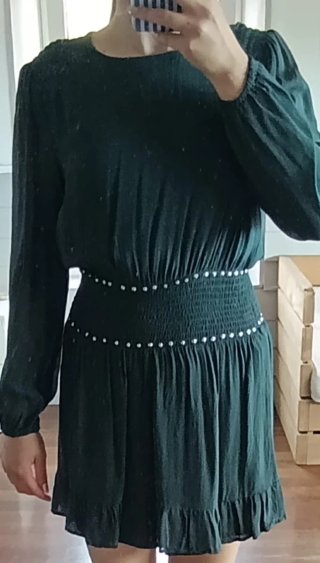 Vestido verde con detalles