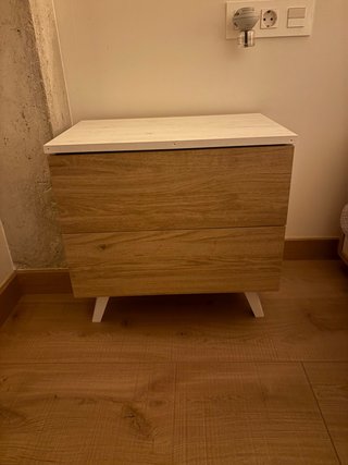 Mesita de noche moderna madera y blanco
