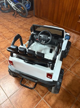 Moto Eléctrica Infantil Roja y coche electrico