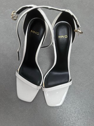 Sandalias mango blancas 36