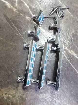 7 Pomos de acero en gamas de azules con tornillos