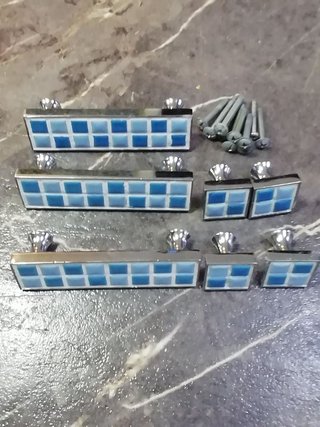 7 Pomos de acero en gamas de azules con tornillos