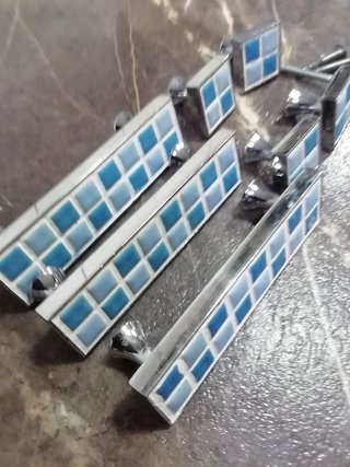 7 Pomos de acero en gamas de azules con tornillos