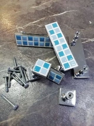 7 Pomos de acero en gamas de azules con tornillos