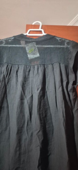 Blusa manga corta negra con botones