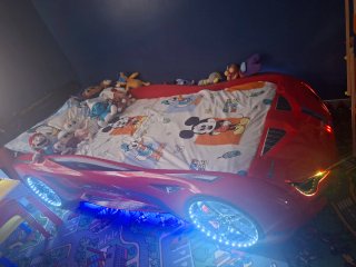 Cama coche infantil Conforama casi nueva