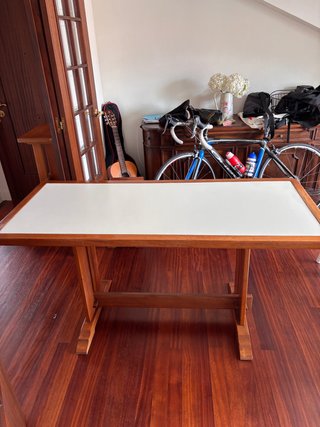 Mesa comedor madera, banco y 3 taburetes