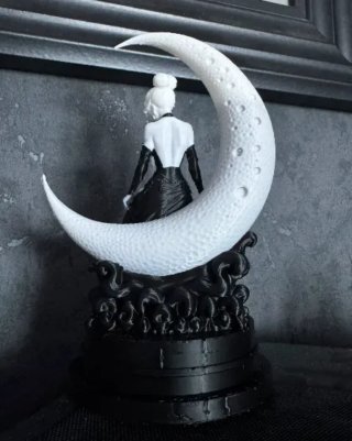 Figura Decorativa Dama Luna LAYERLAB