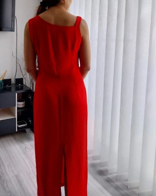 Vestido de fiesta rojo con chal