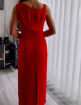 Vestido de fiesta rojo con chal