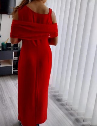 Vestido de fiesta rojo con chal