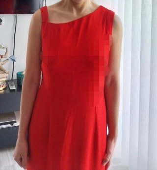 Vestido de fiesta rojo con chal