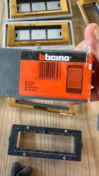 Bticino 4501 Interruptores y marcos 4716 (ser.Oro)