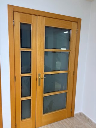 Puerta de madera interior
