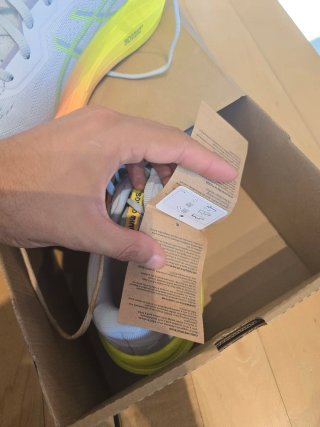 Zapatillas ASICS grises y naranjas
