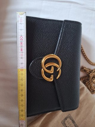 Borsa Gucci Marmont nera con catena