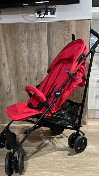 Cochecito de bebé rojo Chicco