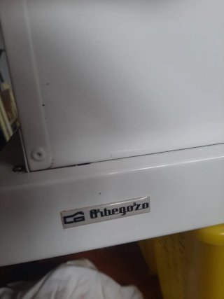 Campana extractora de humos blanca