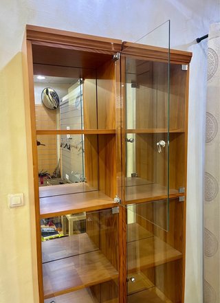 2 Vitrinas Madera Puertas Cristal y Espejo