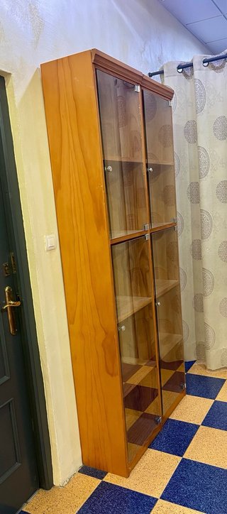 2 Vitrinas Madera Puertas Cristal y Espejo