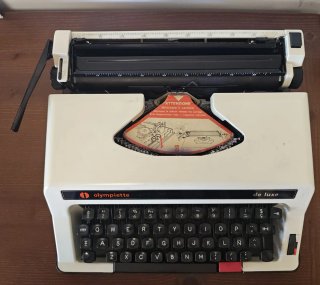 Máquina de escribir Olympia Olimpiette de luxe