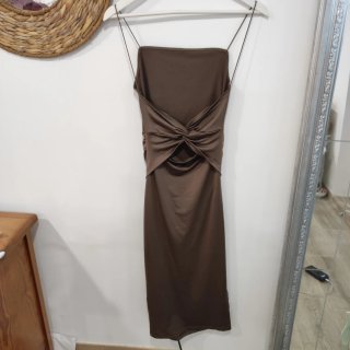 Vestido largo marrón con fruncido