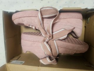 Zapatillas Puma Rosa con Lazos Blancos