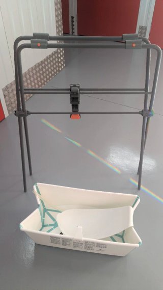 Bañera Stokke con patas y adaptador