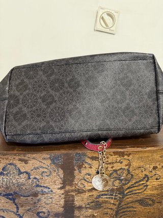 Borsa Gattinoni Nera con Dettagli Oro