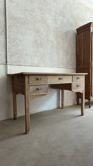 Escritorio antiguo de madera