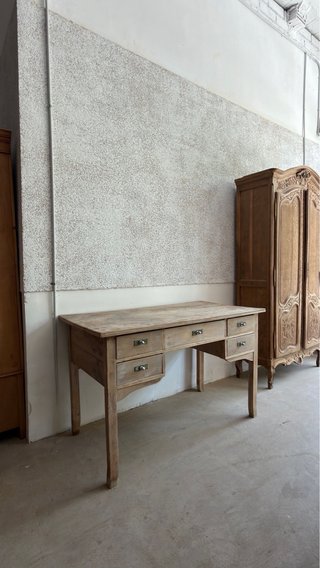 Escritorio antiguo de madera
