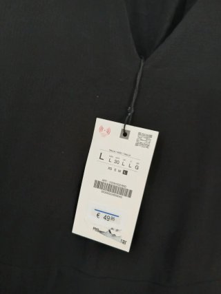 Vestido negro Zara asimétrico