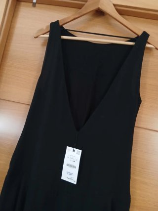 Vestido negro Zara asimétrico