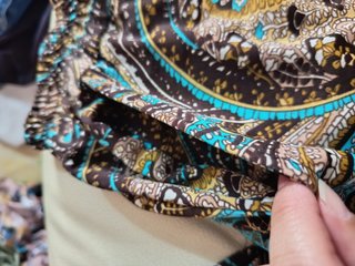 Pantalón estampado mujer cogido en tobillos